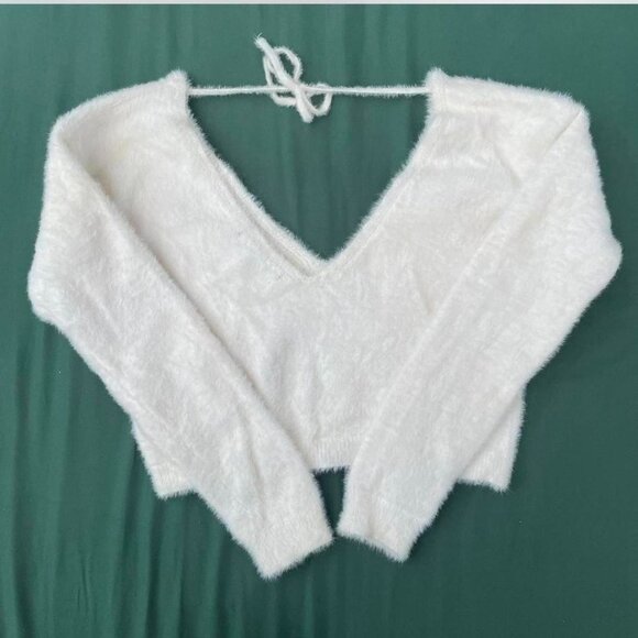 Forever 21 White Fuzzy Soft Vneck Long Sleeve Cropped Sweater Size S Fall Autumn - Picture 1 of 5